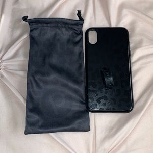 Black loopy case